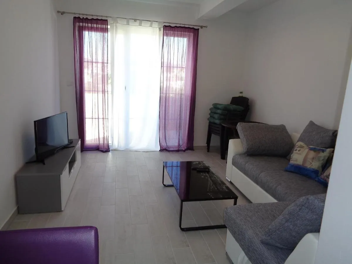 Apartments With A Parking Space Lopar, Rab - 17103